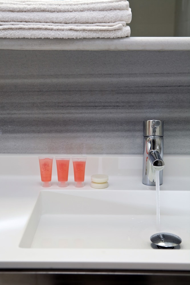 Rosebay Hotel — Hotel rooms in Kamari, South Aegean