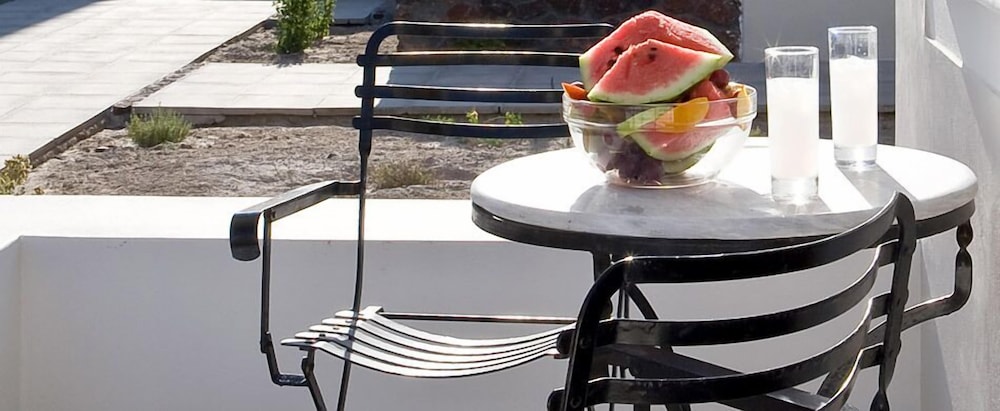 Rosebay Hotel — Restaurant & bars in Kamari, South Aegean