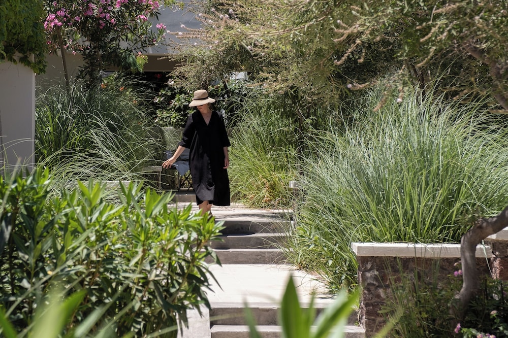 Rosebay Hotel — Hotel building in Kamari, South Aegean