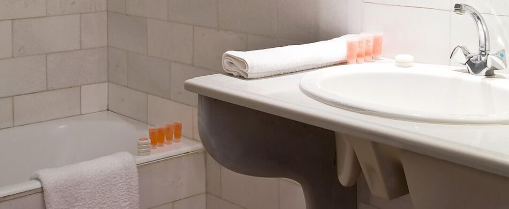 Rosebay Hotel — Hotel rooms in Kamari, South Aegean