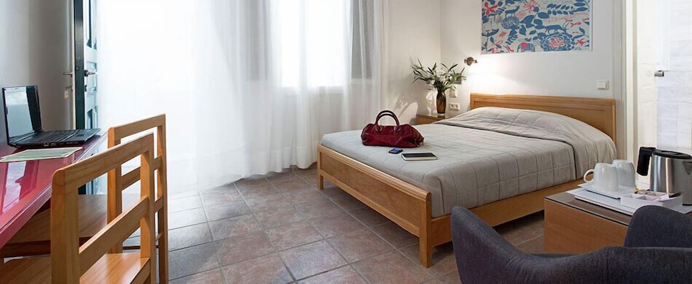 Rosebay Hotel — Hotel rooms in Kamari, South Aegean