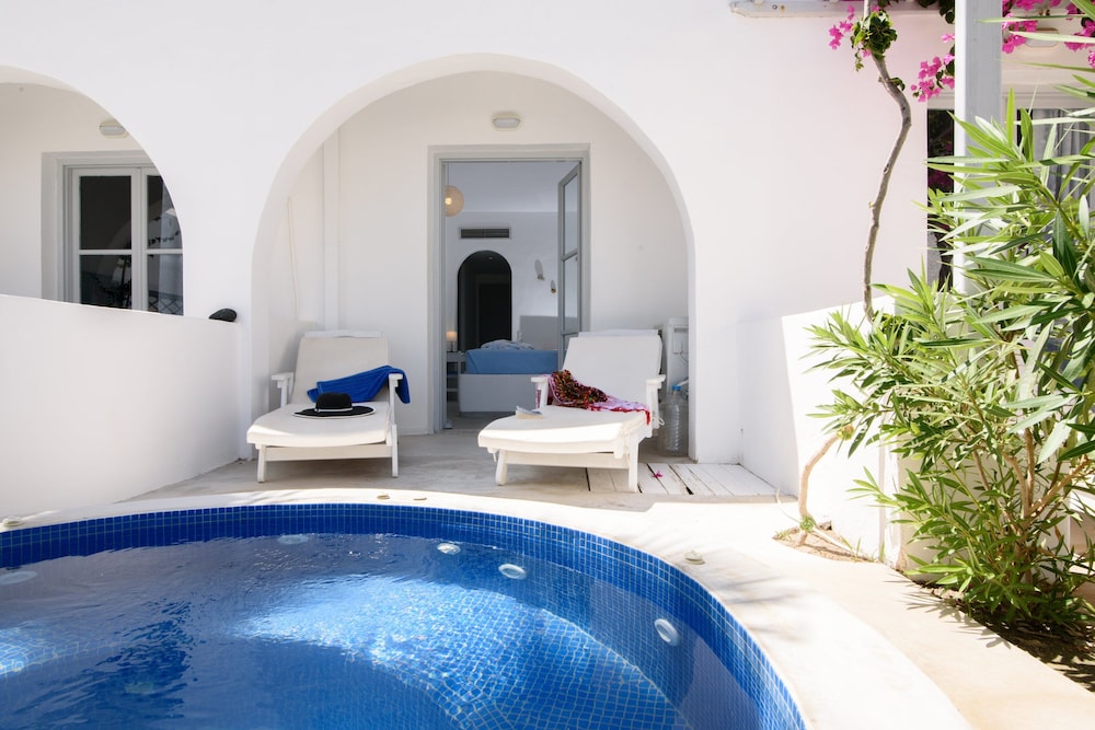 RK Beach Hotel — Hotel rooms in Kamari, South Aegean