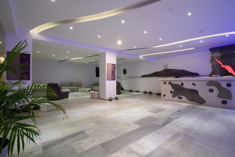 RK Beach Hotel — Hotel building in Kamari, South Aegean