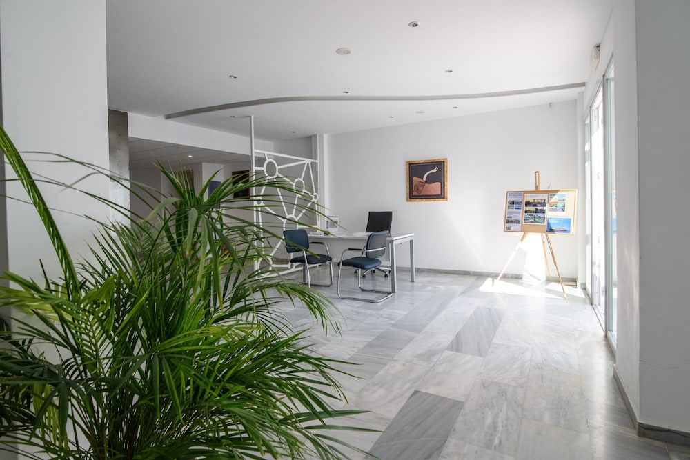 RK Beach Hotel — Hotel building in Kamari, South Aegean