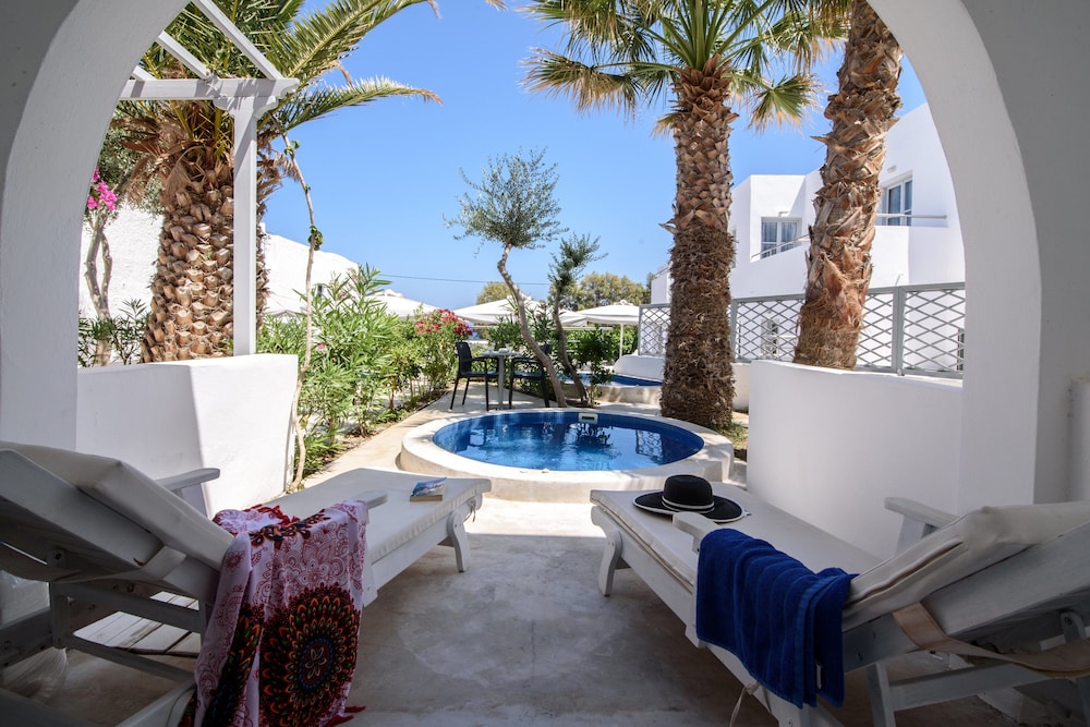 RK Beach Hotel — Swimming pool in Kamari, South Aegean