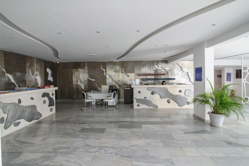 RK Beach Hotel — Hotel building in Kamari, South Aegean