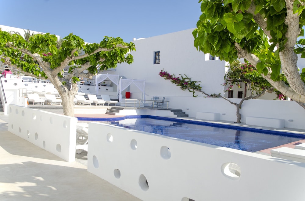 RK Beach Hotel — Swimming pool in Kamari, South Aegean