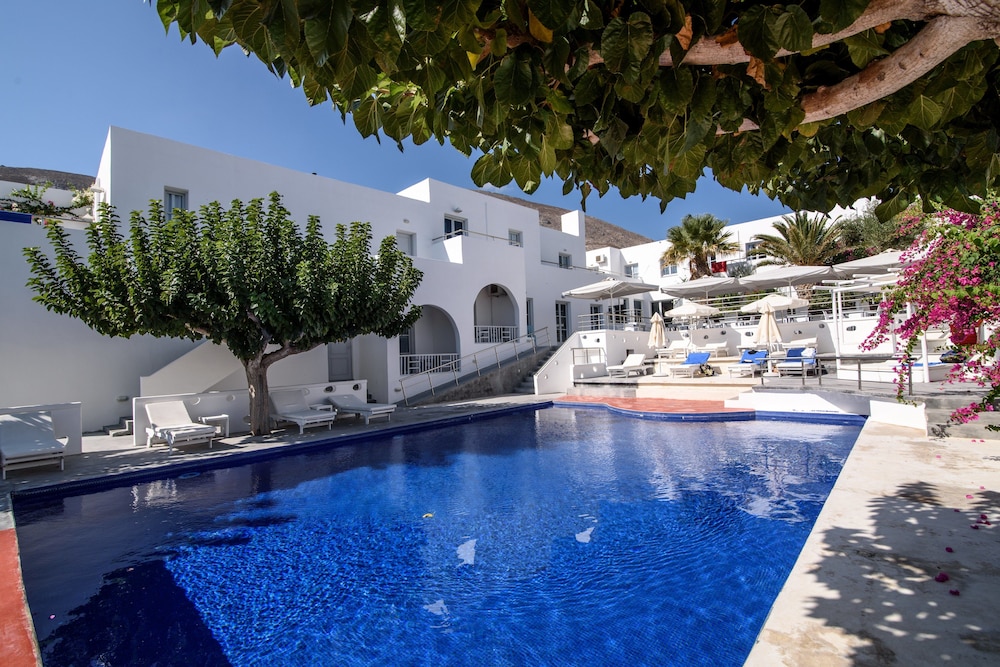 RK Beach Hotel — Swimming pool in Kamari, South Aegean