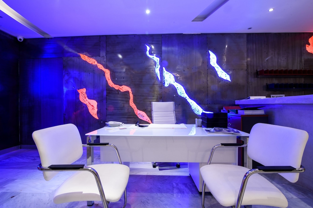 RK Beach Hotel — Hotel rooms in Kamari, South Aegean