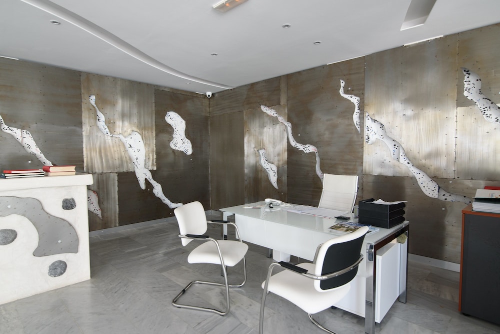 RK Beach Hotel — Hotel rooms in Kamari, South Aegean
