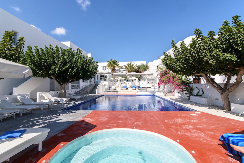 RK Beach Hotel — Swimming pool in Kamari, South Aegean