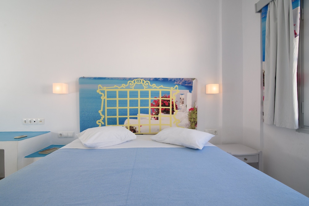 RK Beach Hotel — Hotel rooms in Kamari, South Aegean