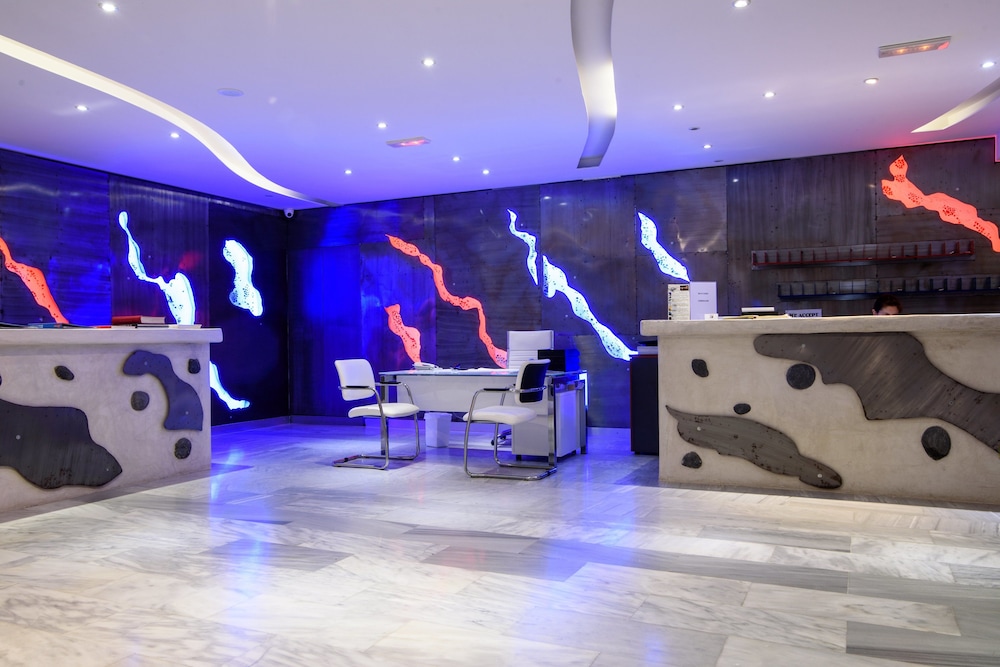 RK Beach Hotel — Hotel building in Kamari, South Aegean