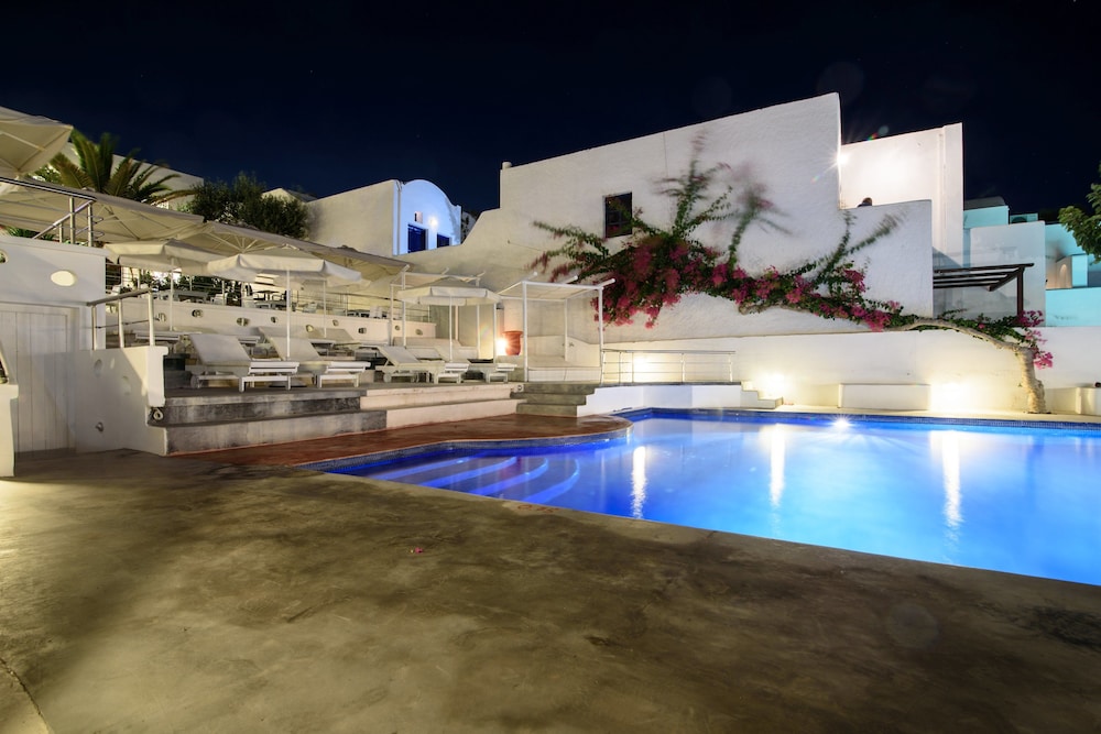 RK Beach Hotel — Swimming pool in Kamari, South Aegean