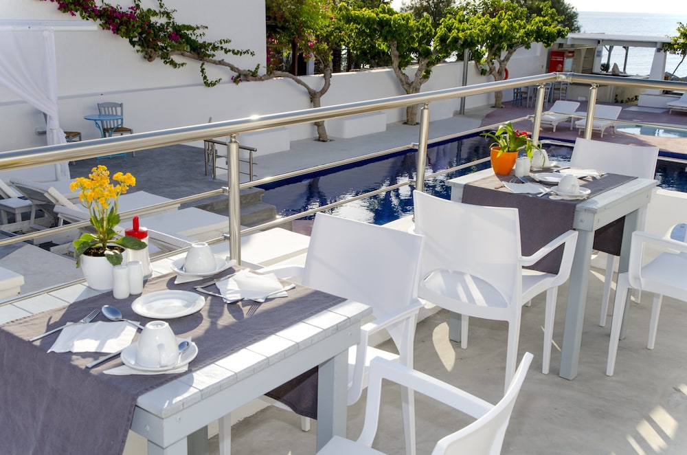 RK Beach Hotel — Restaurant & bars in Kamari, South Aegean