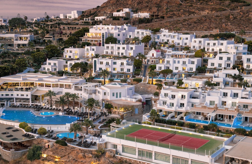 Saint John Hotel Villas & Spa — Hotel building in Ornos, South Aegean
