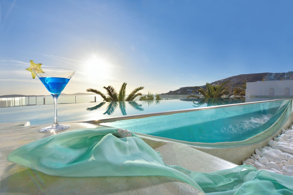 Saint John Hotel Villas & Spa — Swimming pool in Ornos, South Aegean