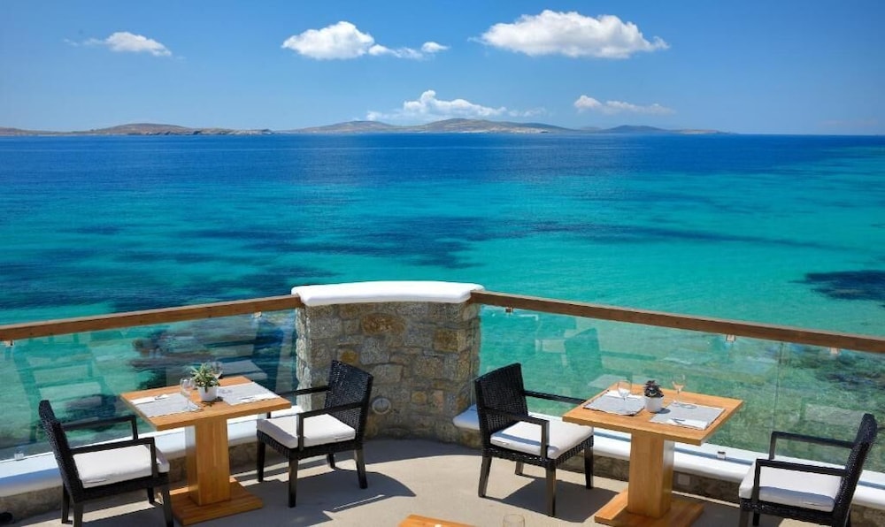 Saint John Hotel Villas & Spa — Restaurant & bars in Ornos, South Aegean