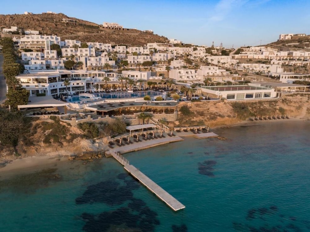 Saint John Hotel Villas & Spa — Hotel building in Ornos, South Aegean