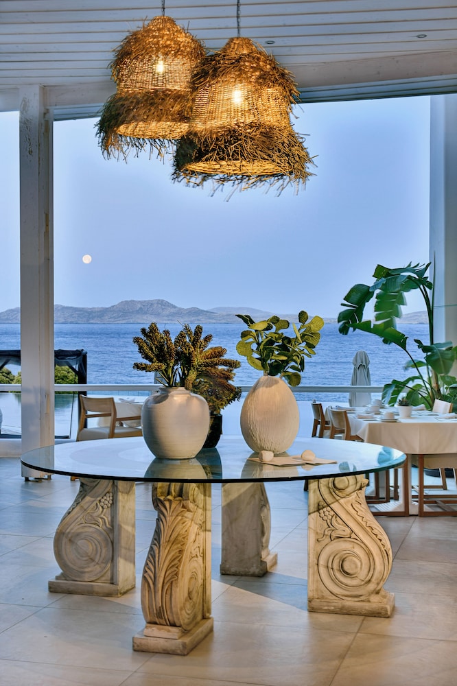 Saint John Hotel Villas & Spa — Restaurant & bars in Ornos, South Aegean