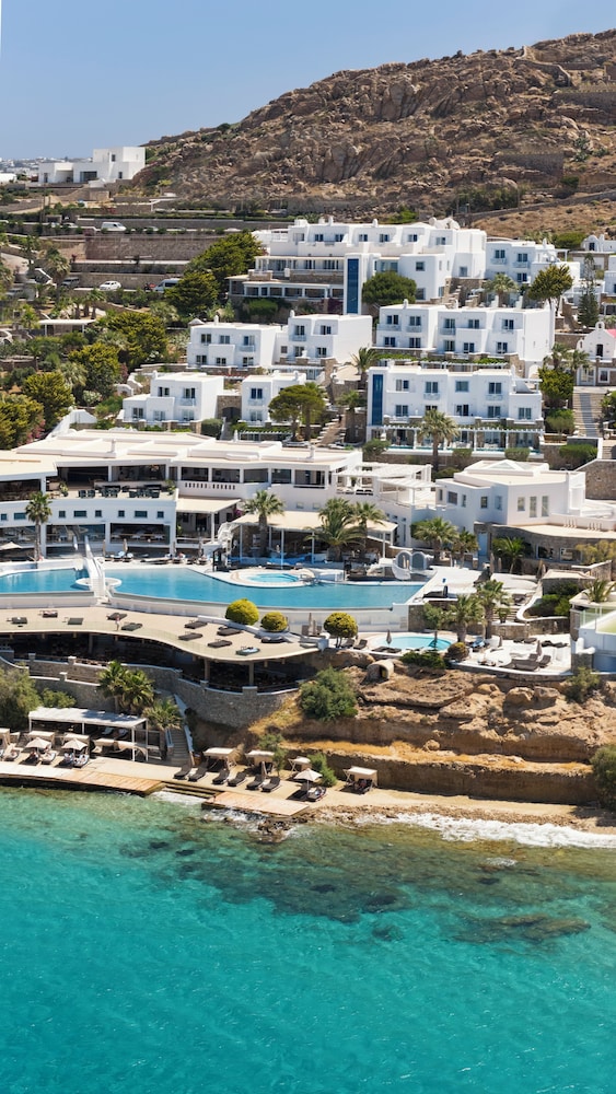 Saint John Hotel Villas & Spa — Hotel building in Ornos, South Aegean