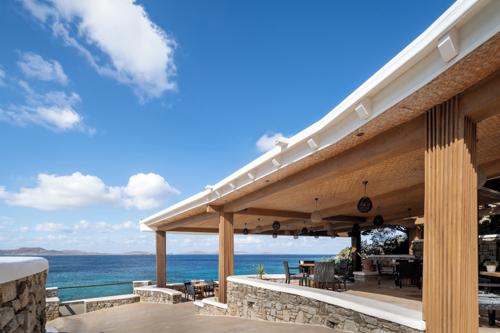 Saint John Hotel Villas & Spa — Restaurant & bars in Ornos, South Aegean