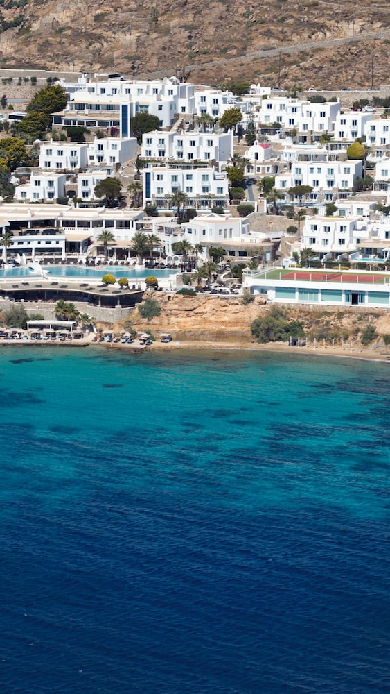 Saint John Hotel Villas & Spa — Hotel building in Ornos, South Aegean