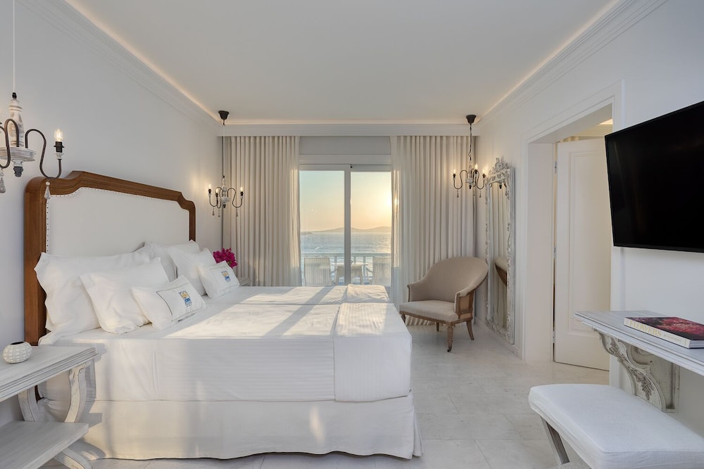 Saint John Hotel Villas & Spa — Hotel rooms in Ornos, South Aegean