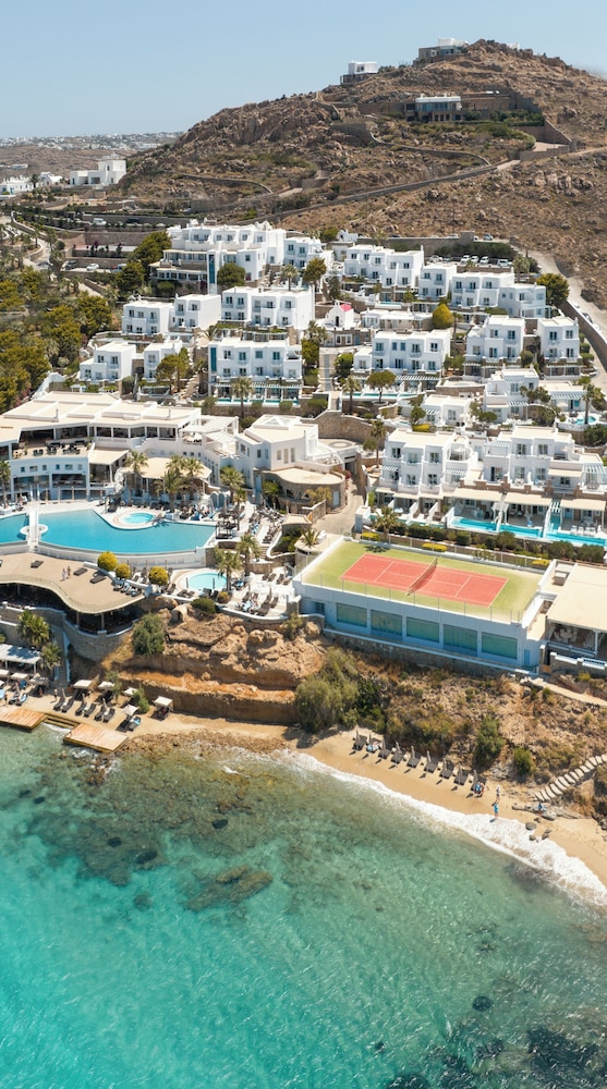 Saint John Hotel Villas & Spa — Hotel building in Ornos, South Aegean