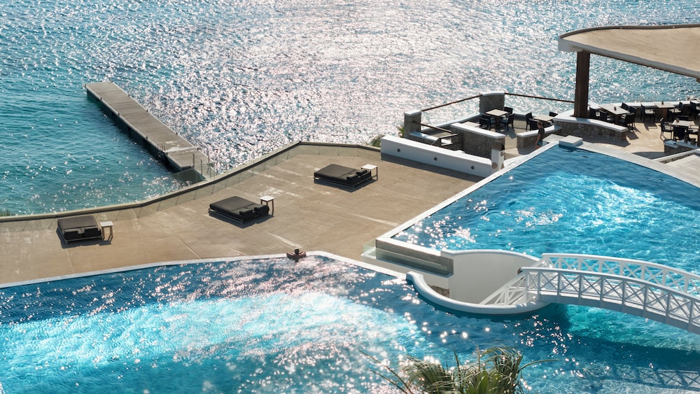 Saint John Hotel Villas & Spa — Swimming pool in Ornos, South Aegean