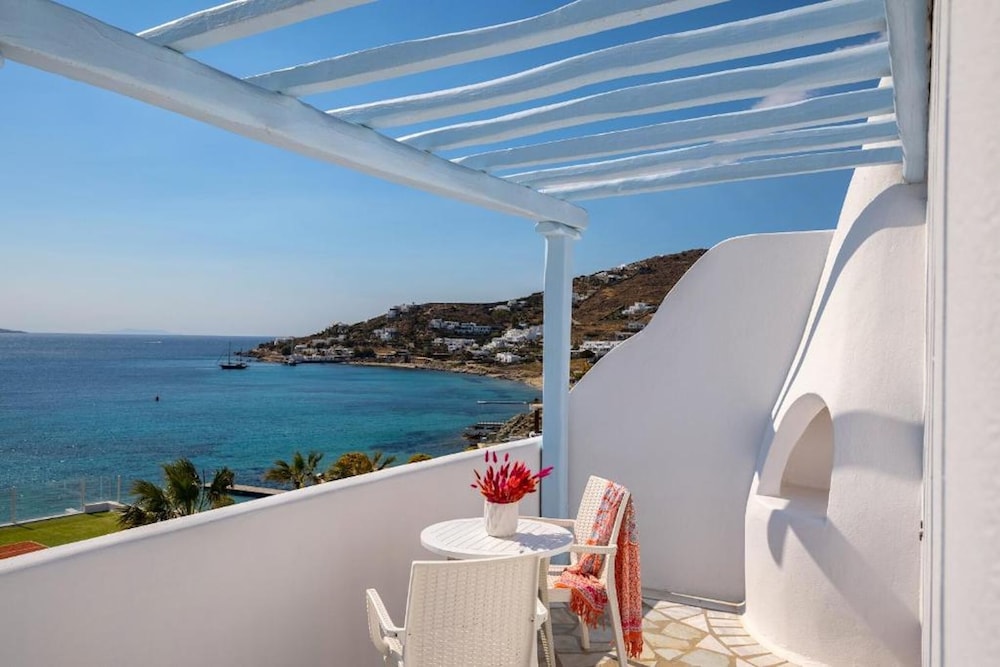 Saint John Hotel Villas & Spa — Hotel rooms in Ornos, South Aegean