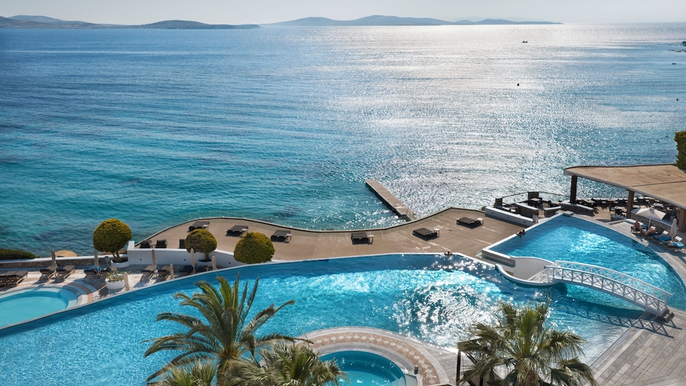 Saint John Hotel Villas & Spa — Swimming pool in Ornos, South Aegean