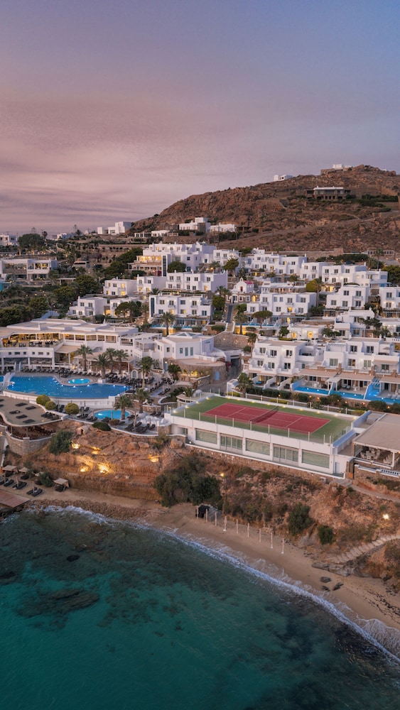 Saint John Hotel Villas & Spa — Hotel building in Ornos, South Aegean