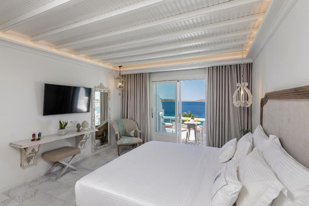 Saint John Hotel Villas & Spa — Hotel rooms in Ornos, South Aegean