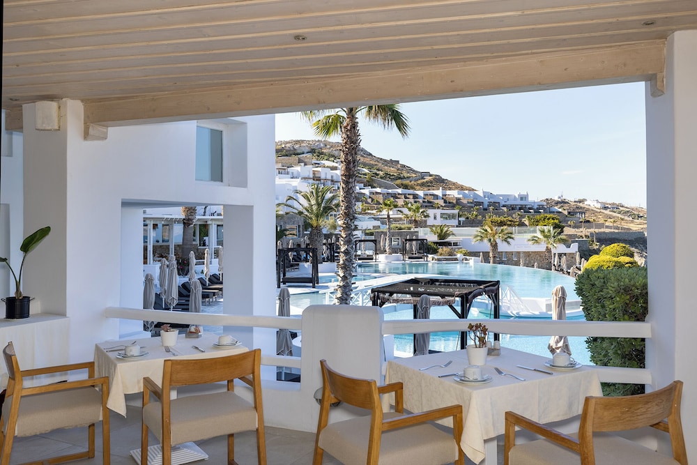Saint John Hotel Villas & Spa — Restaurant & bars in Ornos, South Aegean