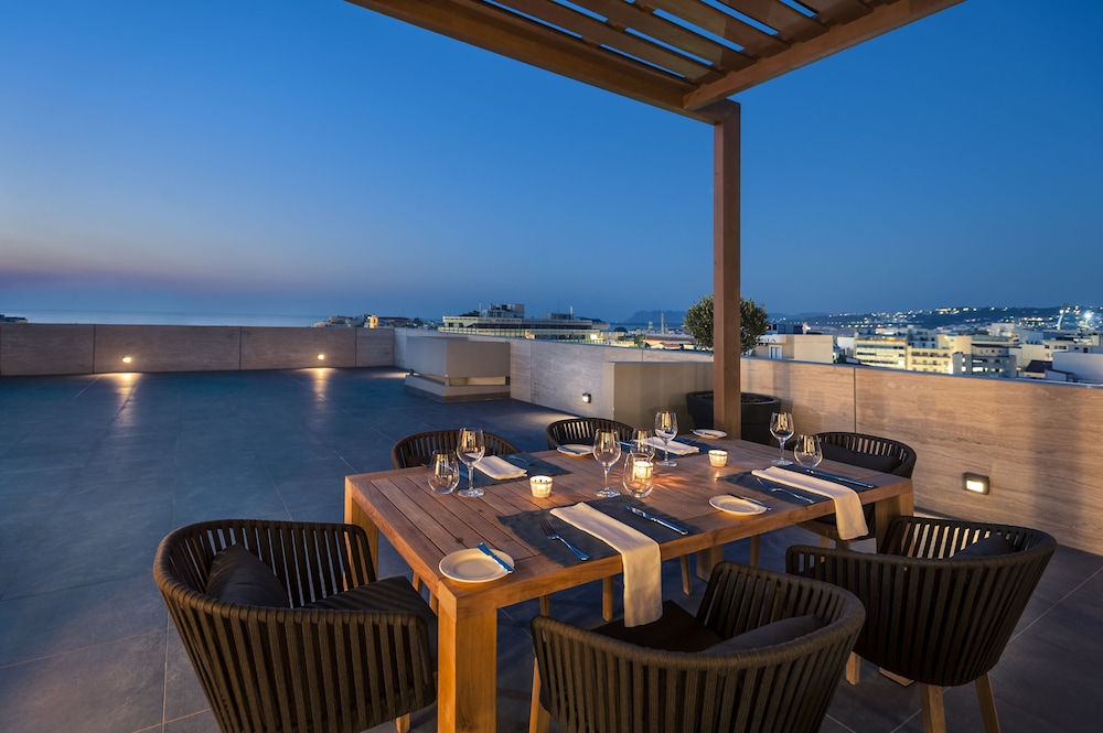 Samaria Hotel — Restaurant & bars in Chania