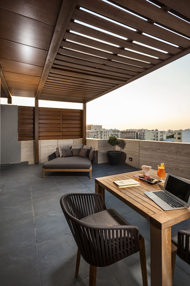 Samaria Hotel — Hotel building in Chania