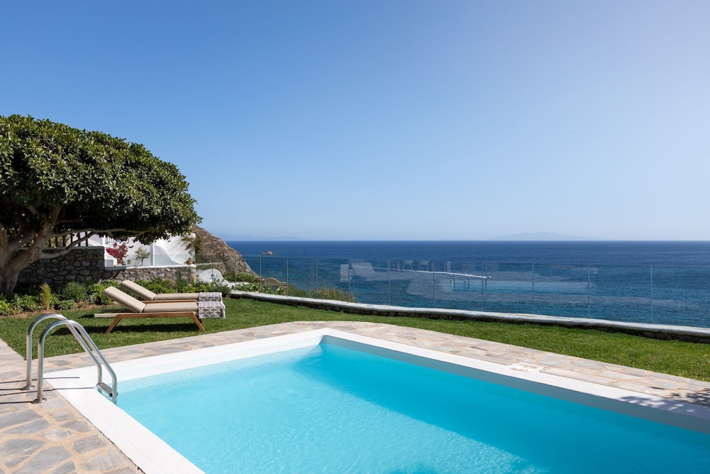 Santa Marina, a Luxury Collection Resort, Mykonos — Swimming pool in Ornos, South Aegean