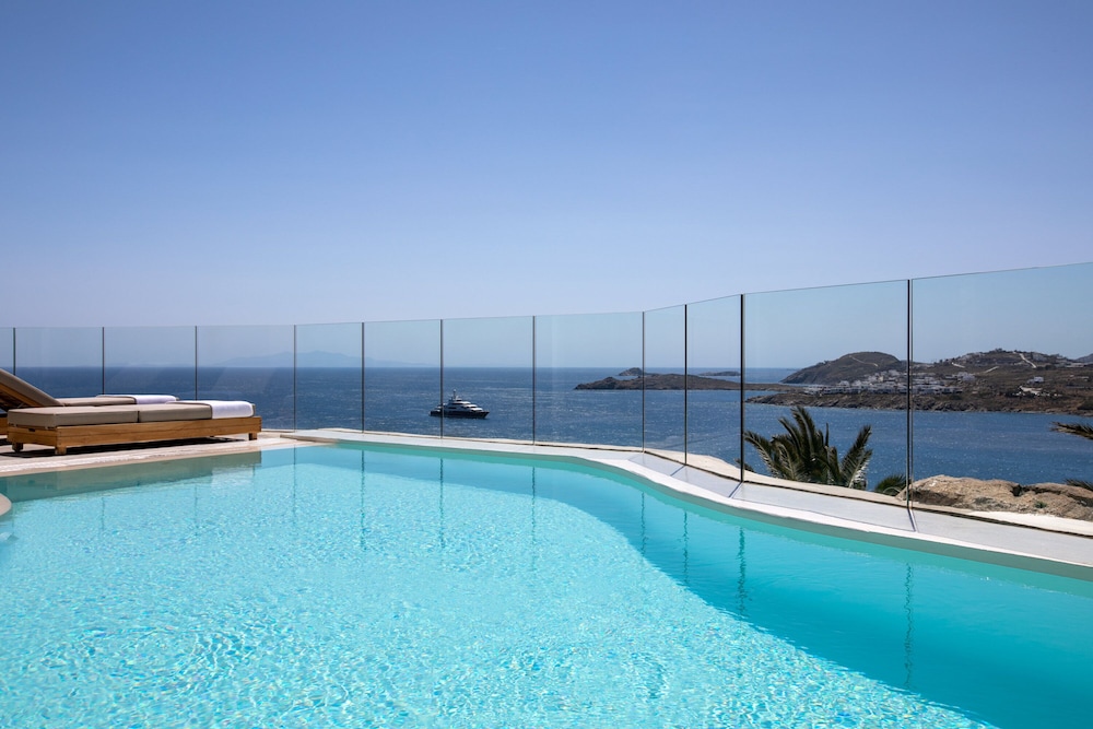 Santa Marina, a Luxury Collection Resort, Mykonos — Swimming pool in Ornos, South Aegean