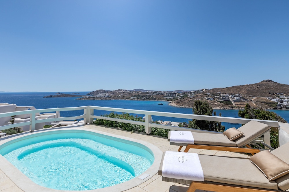 Santa Marina, a Luxury Collection Resort, Mykonos — Swimming pool in Ornos, South Aegean