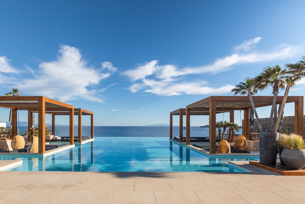 Santa Marina, a Luxury Collection Resort, Mykonos — Swimming pool in Ornos, South Aegean