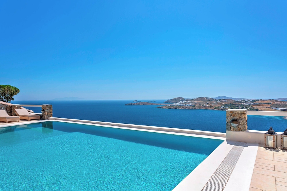 Santa Marina, a Luxury Collection Resort, Mykonos — Swimming pool in Ornos, South Aegean