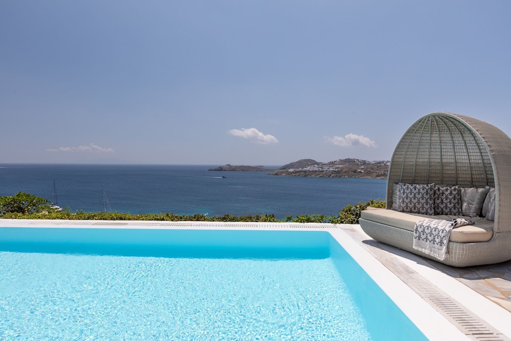 Santa Marina, a Luxury Collection Resort, Mykonos — Swimming pool in Ornos, South Aegean
