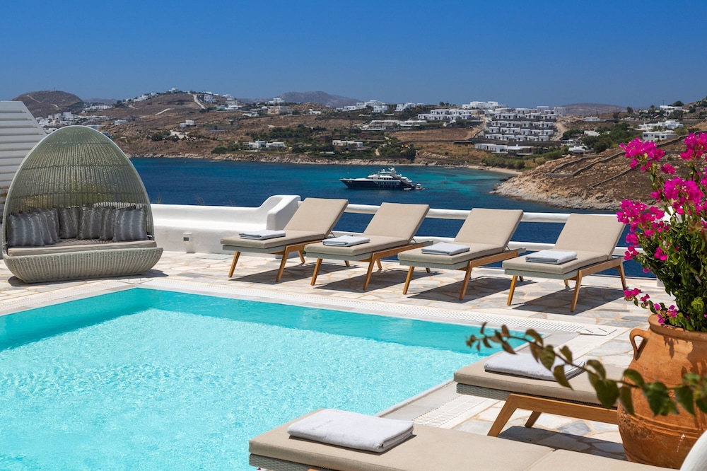 Santa Marina, a Luxury Collection Resort, Mykonos — Swimming pool in Ornos, South Aegean