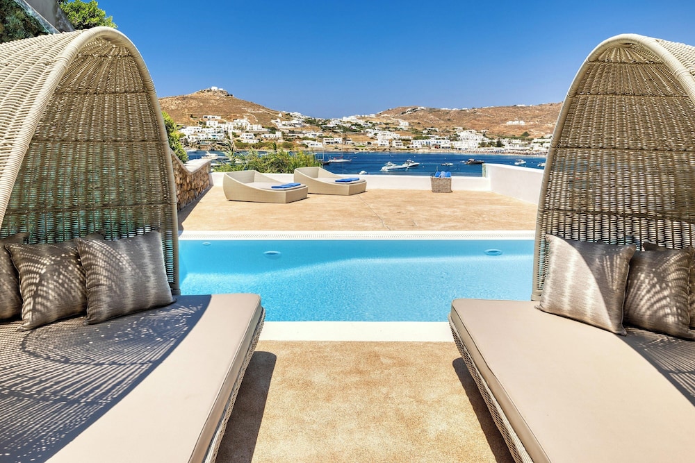 Santa Marina, a Luxury Collection Resort, Mykonos — Swimming pool in Ornos, South Aegean