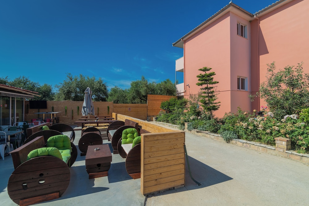 Savvas De Mar Hotel — Hotel building in Laganas, Ionian Islands