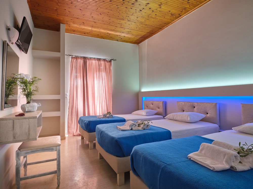 Savvas De Mar Hotel — Hotel rooms in Laganas, Ionian Islands