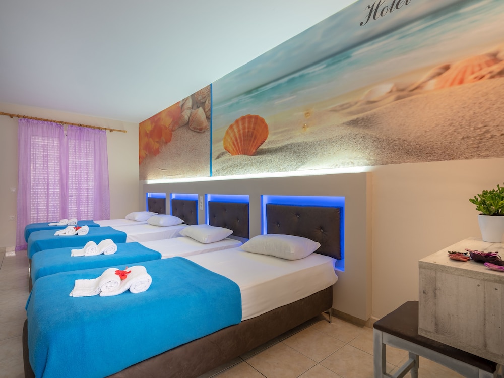 Savvas De Mar Hotel — Hotel rooms in Laganas, Ionian Islands