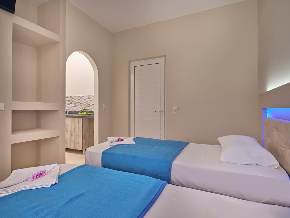 Savvas De Mar Hotel — Hotel rooms in Laganas, Ionian Islands