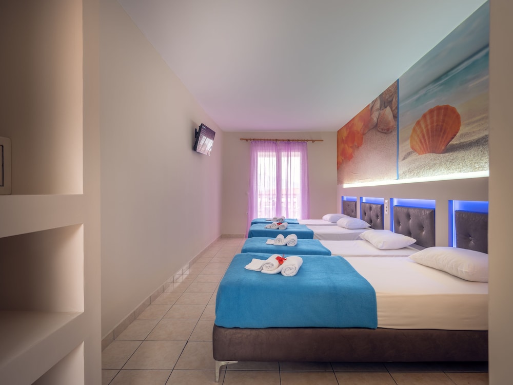 Savvas De Mar Hotel — Hotel rooms in Laganas, Ionian Islands